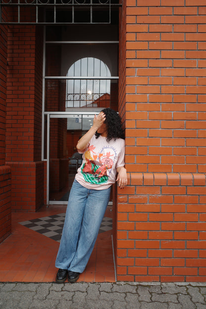 Love and light tee - pink edition