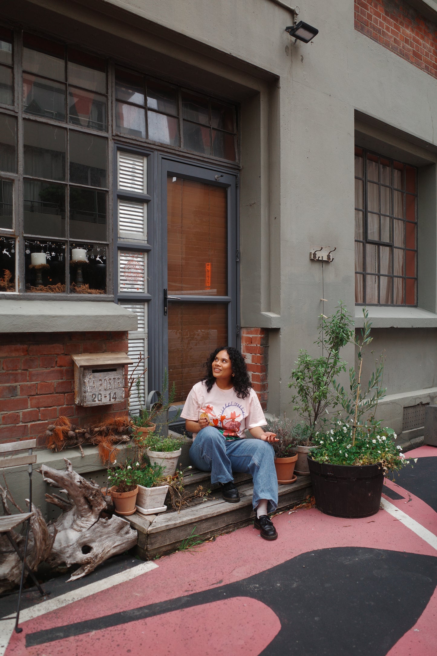 Love and light tee - pink edition