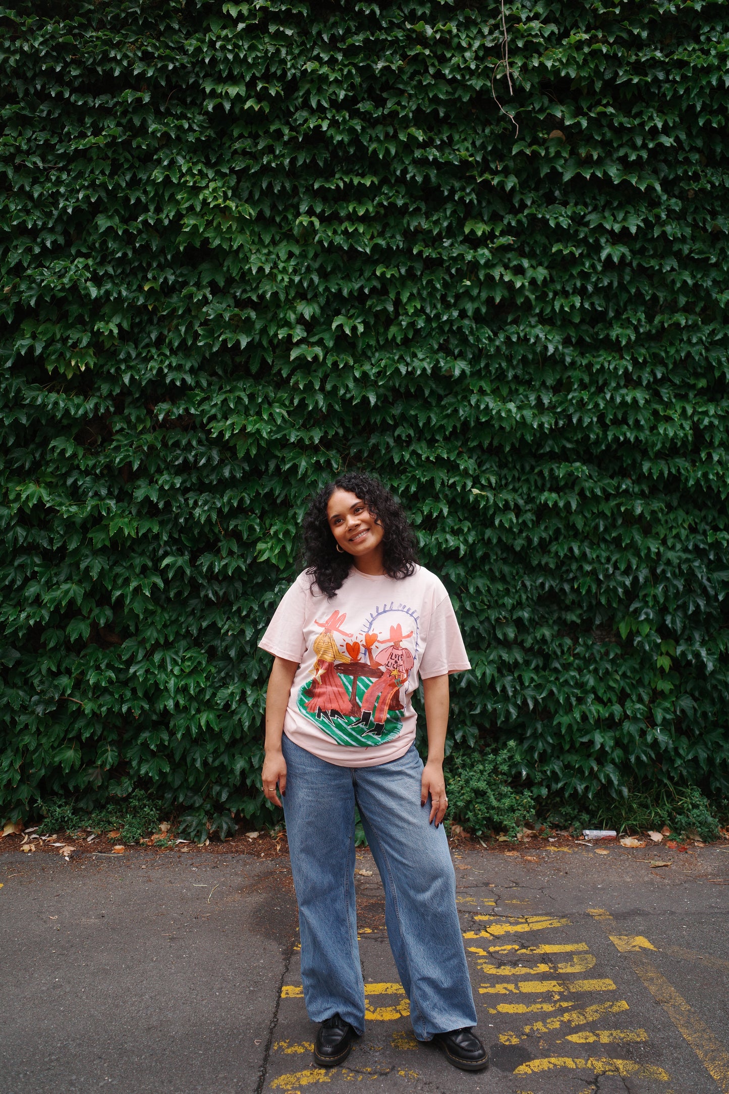 Love and light tee - pink edition