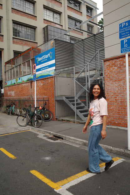 Love and light tee - pink edition